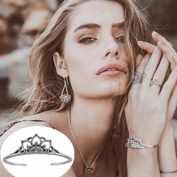 Jewelry - BRACELET CUFF carved LOTUS flower